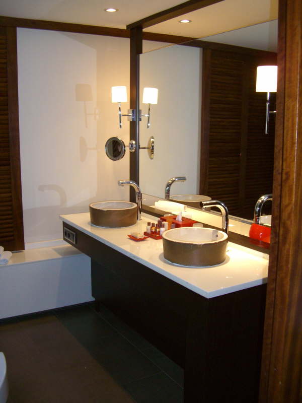 Sheraton Bathroom 1