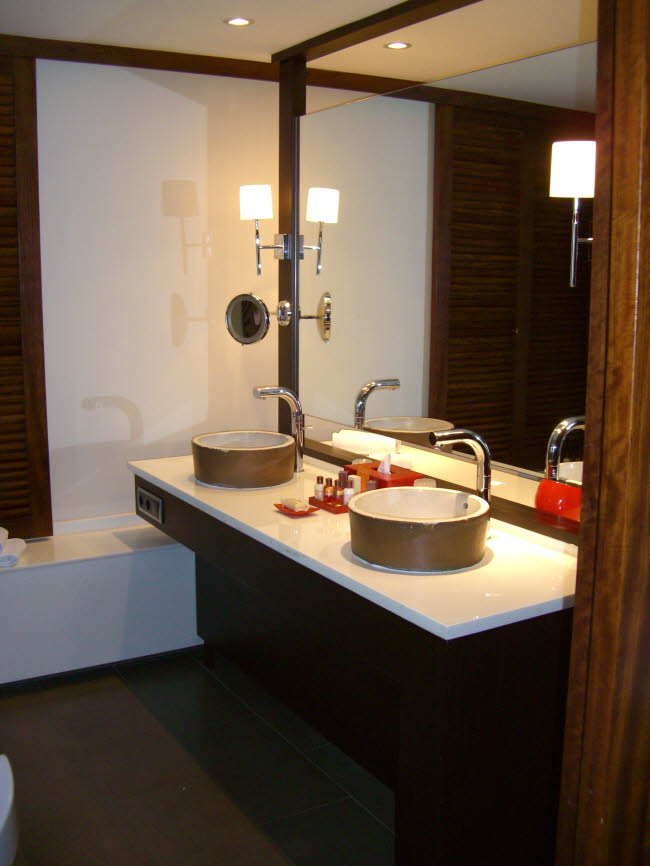 Sheraton Bathroom 1