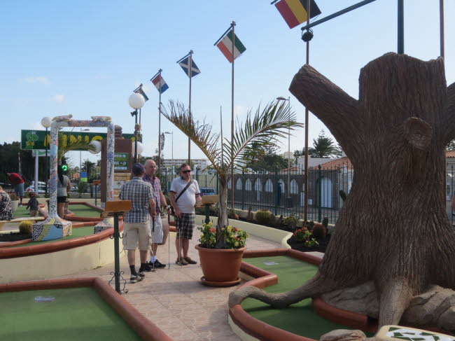 Yumbo Crazy Golf (1)